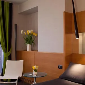 Hotell Zone, Rom